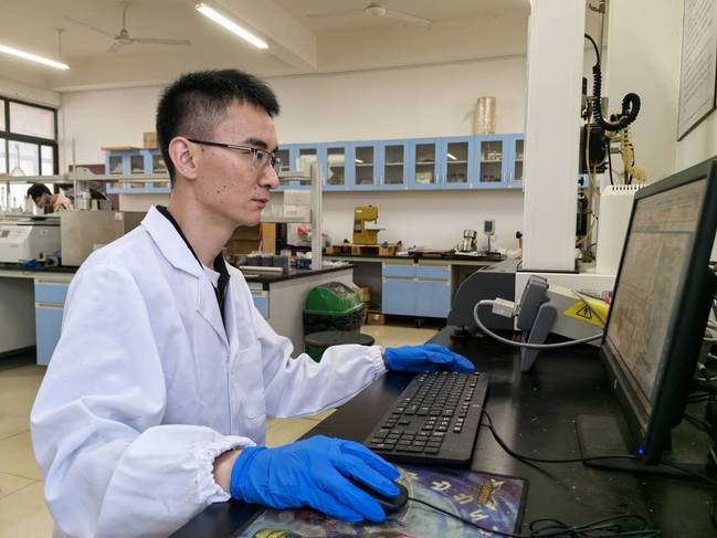 科教融合润物无声，潜精研思助力双碳 材料科学的创新引擎