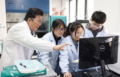 二十余年“追光人” 深耕变色材料科学，创新成果助力双碳目标